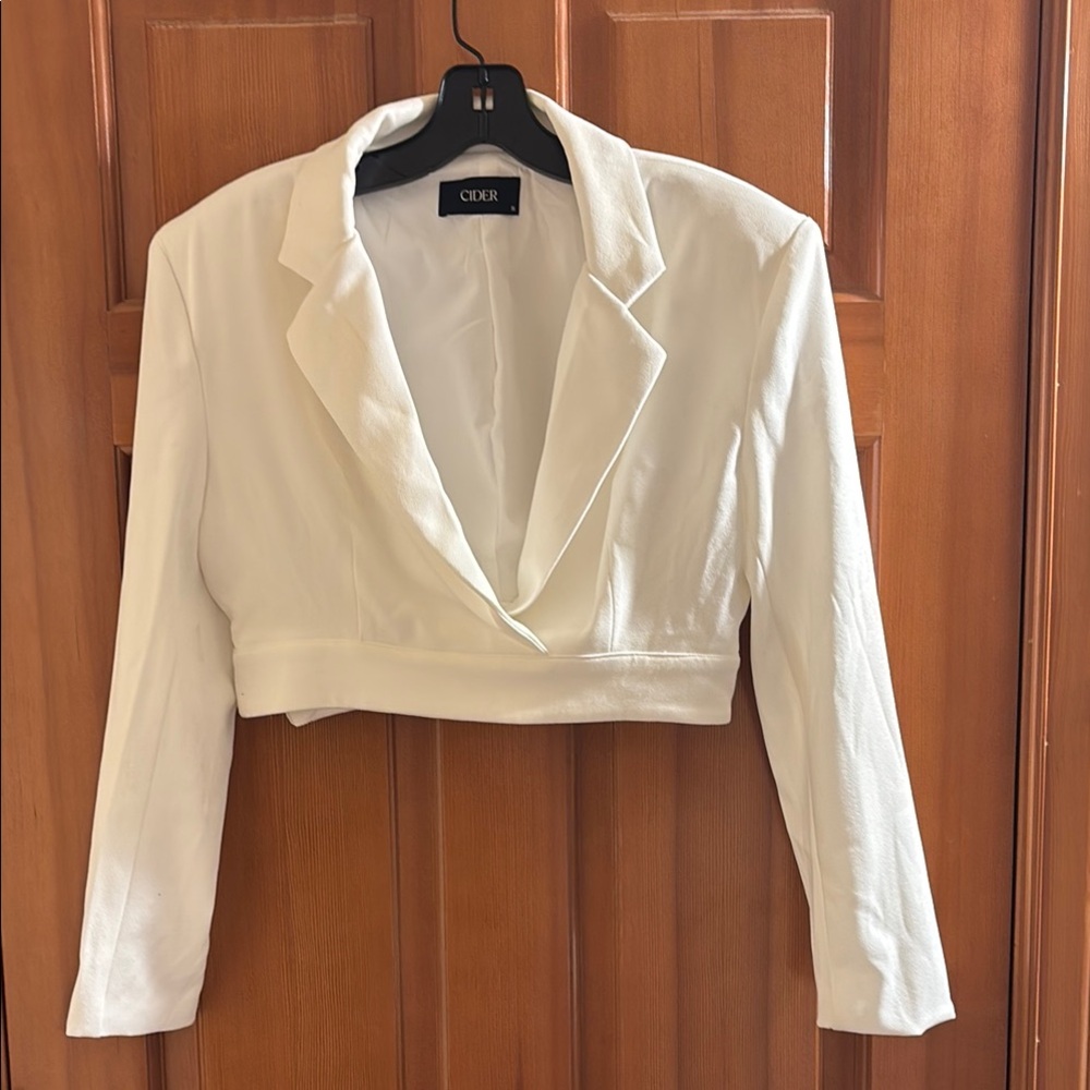 NWT CIDER SOLID NOTCHED COLLAR CROP BLAZER